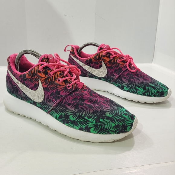 NIKE ROSHE RUN FLORAL PRINT MULTI-COLOR YOUTH SIZE 7/WOMEN 8.5 677784-602 A9 - Picture 2 of 15